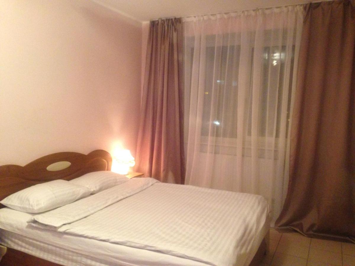 Apartment Mlynivs'Ka 29 A Ровно Экстерьер фото